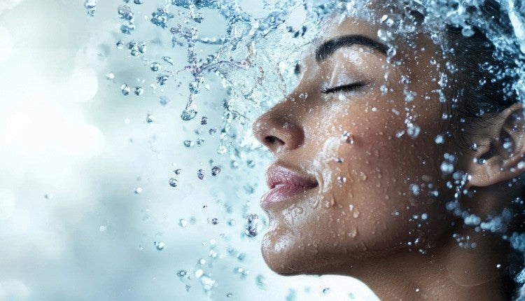 Doccia fredda con il caldo? Perchè è un errore e cosa fare