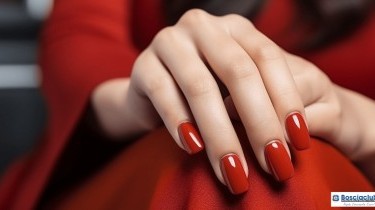 Teoria delle unghie rosse: l'ultimo trend in voga 