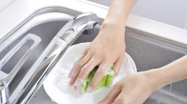 Lavare i piatti fa passare lo stress