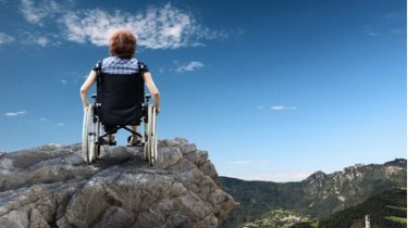 Paraplegico torna a camminare dopo 5 anni