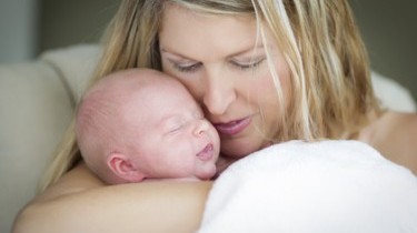 Non scuotete il neonato: rischia la morte